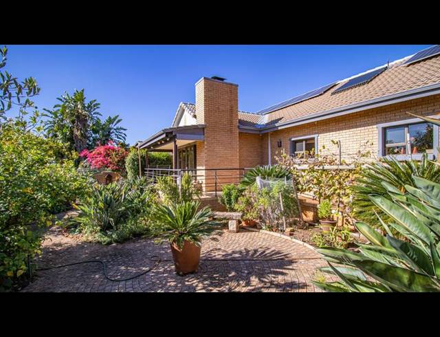 2 BEDROOM HOUSE FOR SALE IN RETIRE AT MIDSTREAM